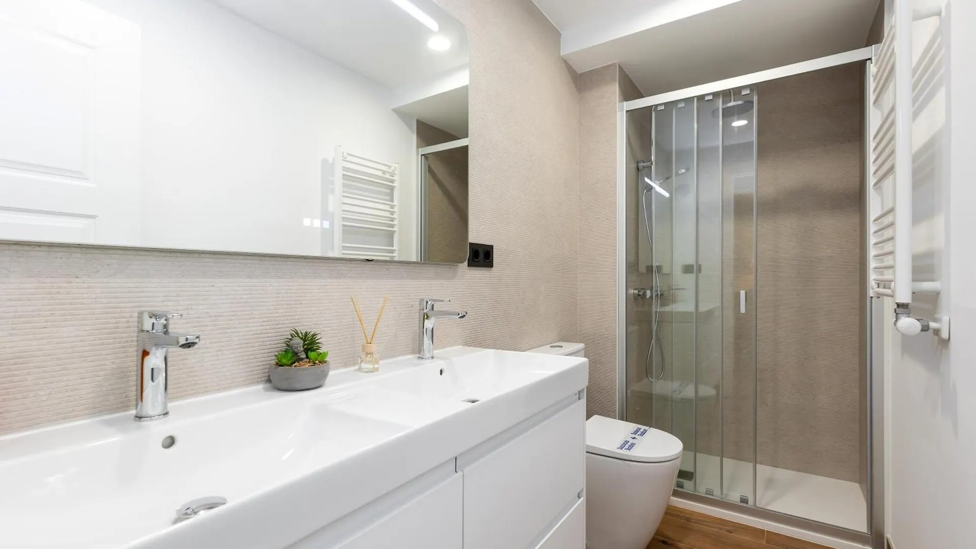 - Gongora Comfort Luxury Suites - Granada Apartment